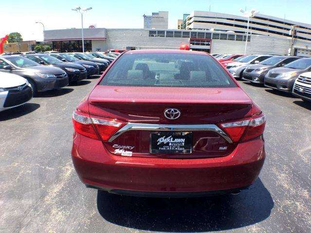 2017 Toyota Camry SE 4dr Sedan